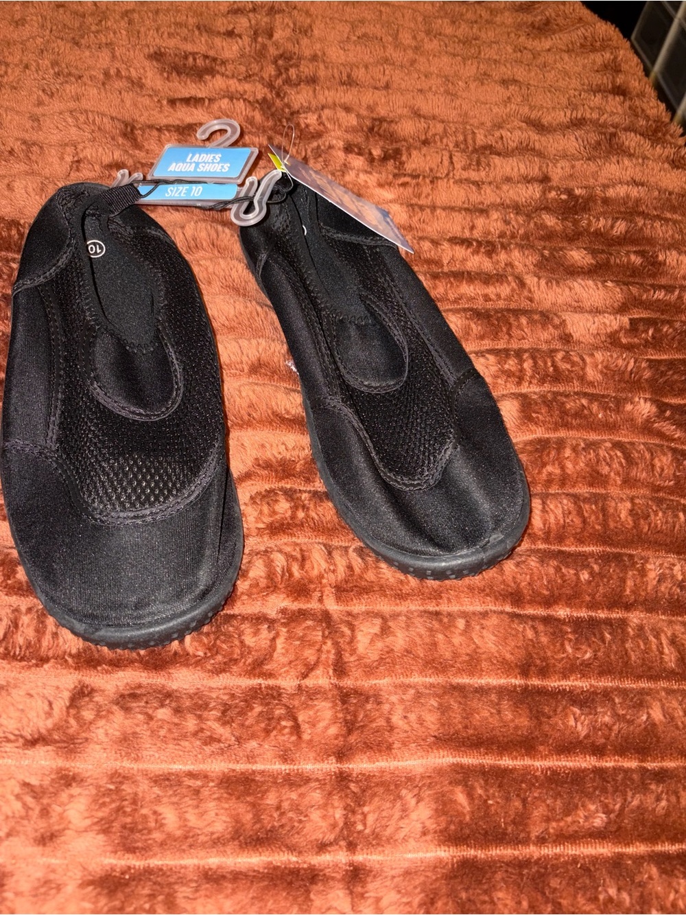 Black Slip-On Water Shoes with Cream Mesh Tote - Picture 5 of 7